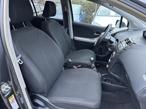 Toyota Yaris II  100 VVT-i Excelia Pack 5p