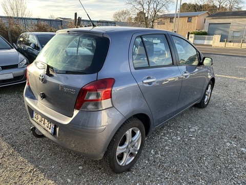 Toyota Yaris II  100 VVT-i Cool (In) 5p