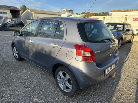 Toyota Yaris II  100 VVT-i Cool (In) 5p