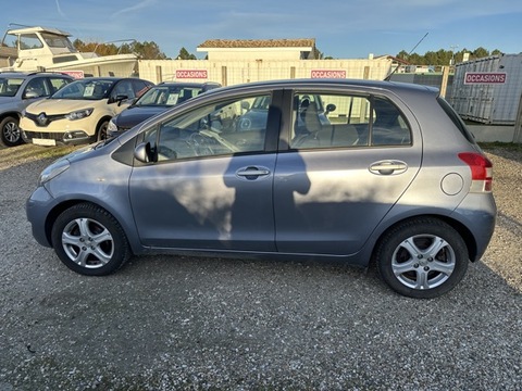 Toyota Yaris II  100 VVT-i Cool (In) 5p