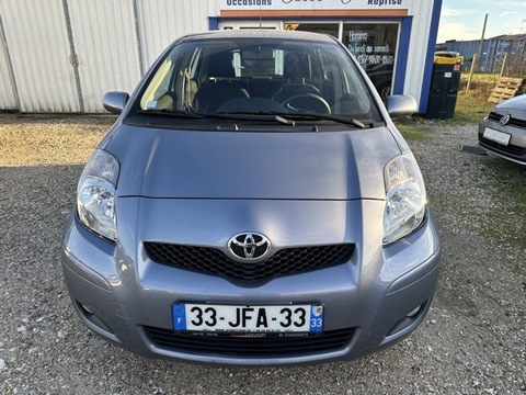 Toyota Yaris II  100 VVT-i Cool (In) 5p