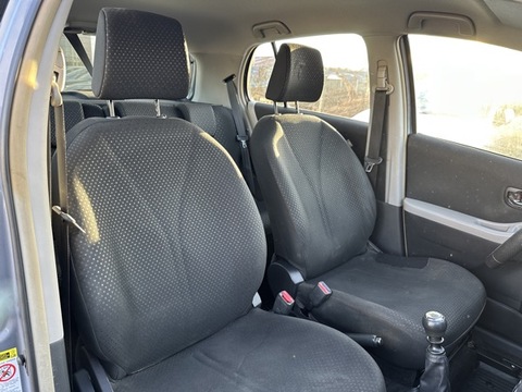 Toyota Yaris II  100 VVT-i Cool (In) 5p