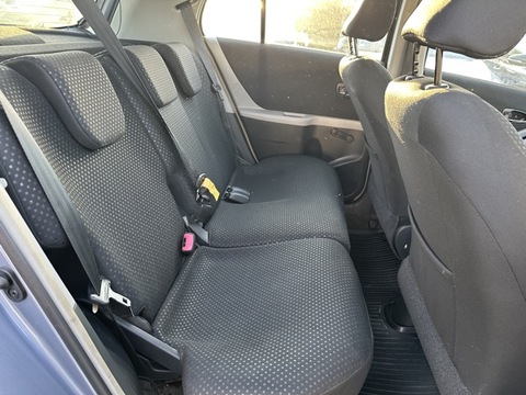 Toyota Yaris II  100 VVT-i Cool (In) 5p