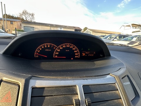 Toyota Yaris II  100 VVT-i Cool (In) 5p