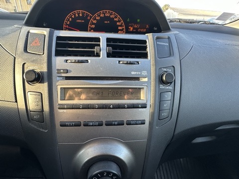 Toyota Yaris II  100 VVT-i Cool (In) 5p