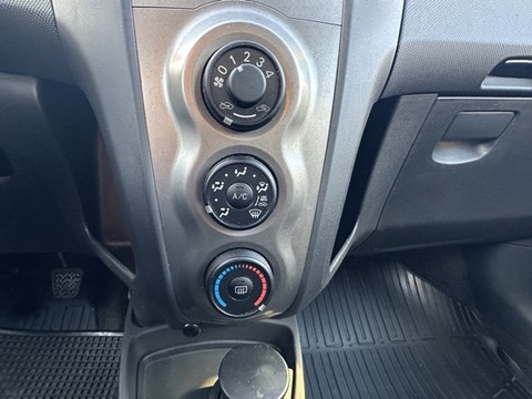 Toyota Yaris II  100 VVT-i Cool (In) 5p