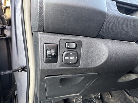 Toyota Yaris II  100 VVT-i Cool (In) 5p