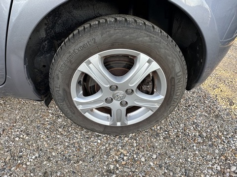 Toyota Yaris II  100 VVT-i Cool (In) 5p