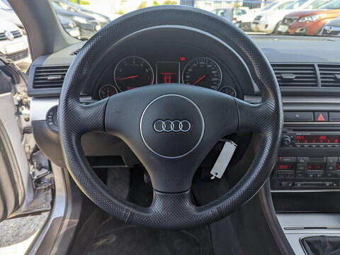 Audi A4 II (B6)  1.8 T 163ch S-Line