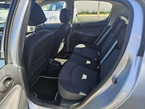 Peugeot 206 +  1.4 75ch Urban Move 5p