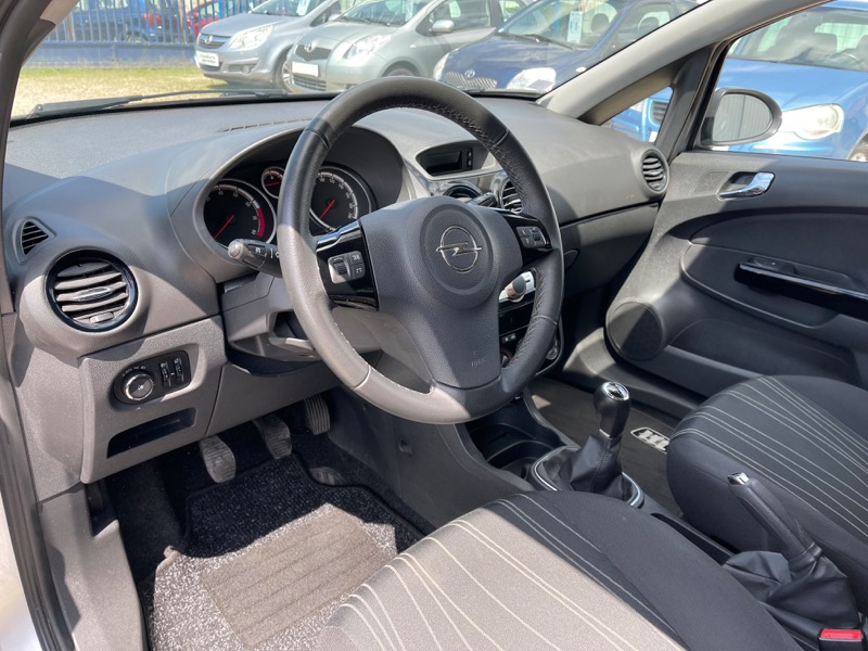 10 Opel Corsa IV1.4 Twinport Edition 5p