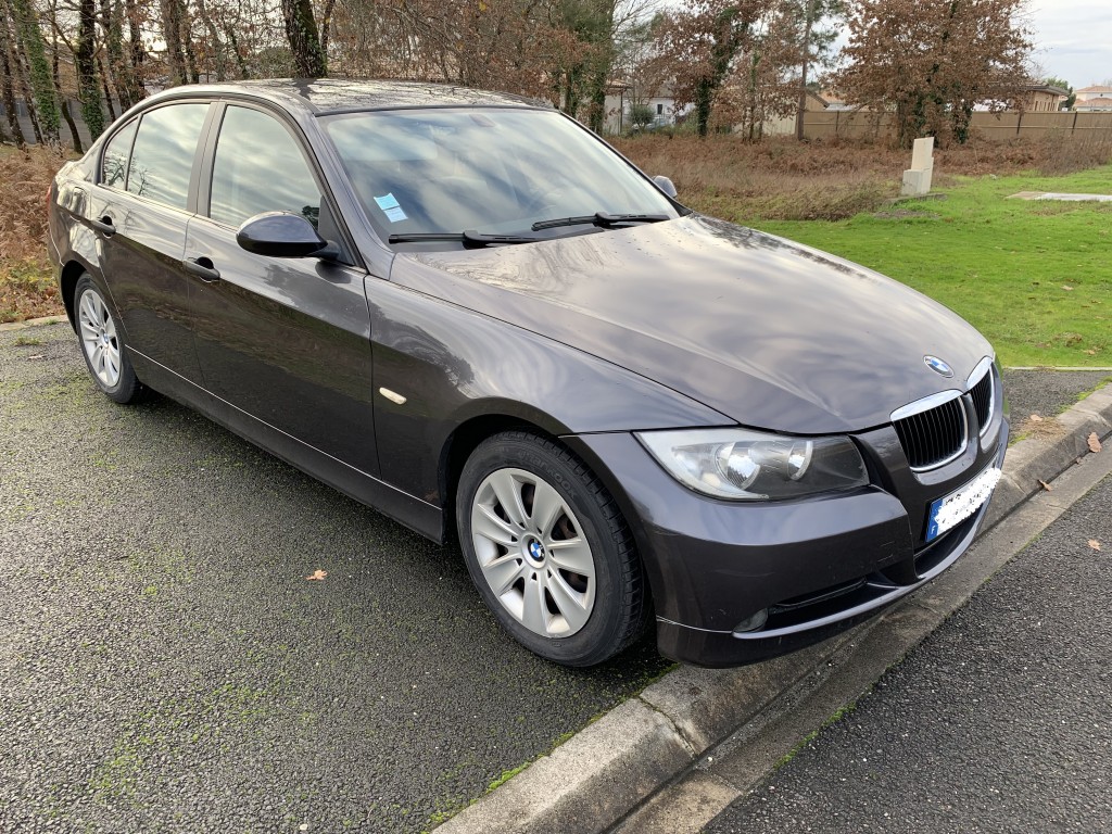 117-2243 BMW Série 3 318i - 129ch Première