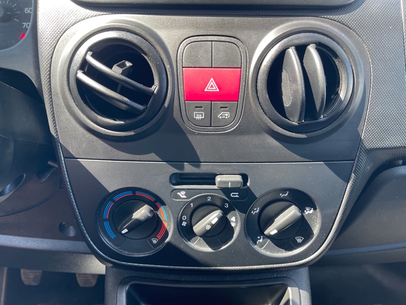 23 Peugeot Bipper 1,3 HDi 75ch Pack CD Clim