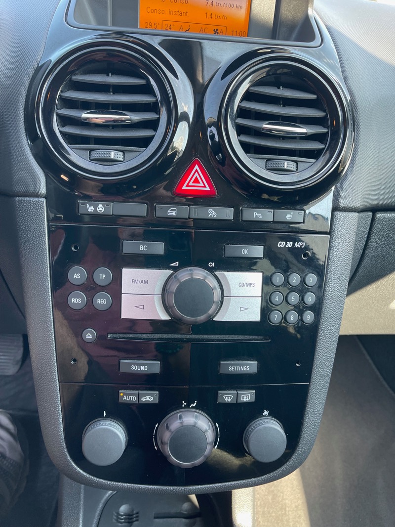 24 Opel Corsa IV1.4 Twinport Edition 5 portes