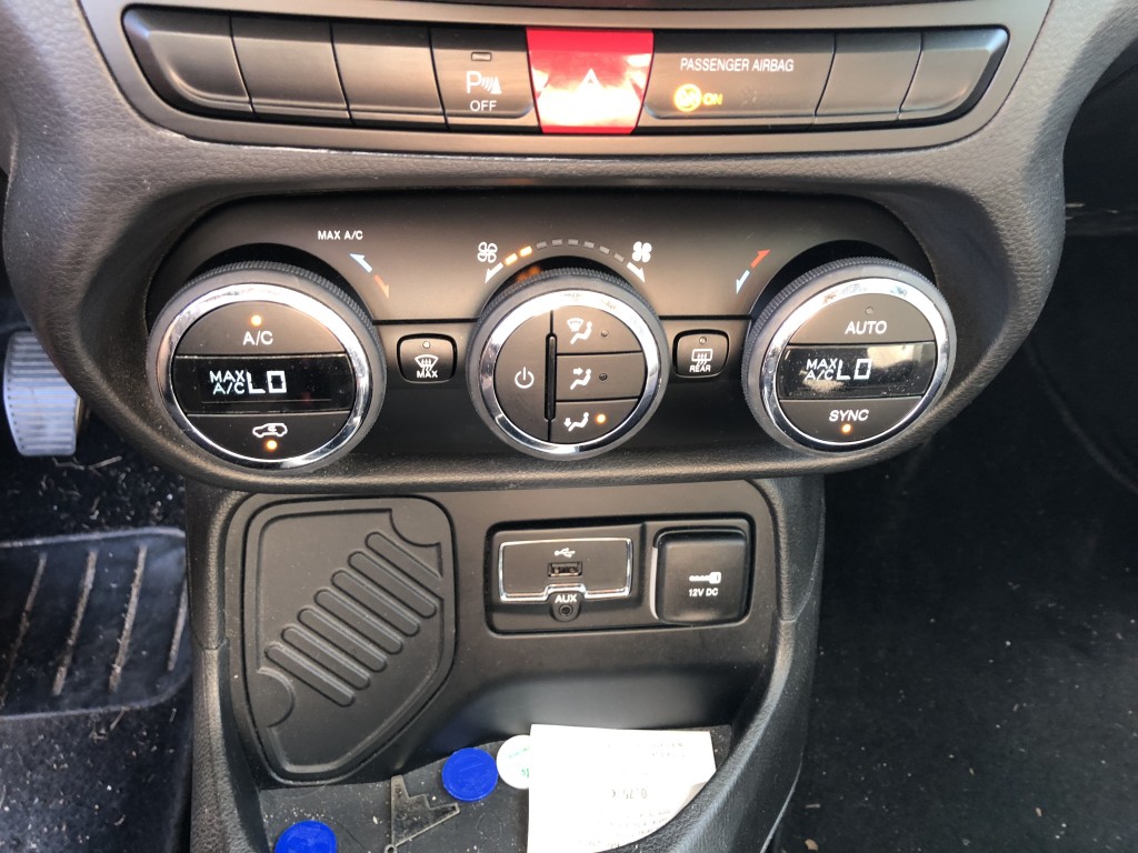 85-1366 JEEP RENEGADE 1,6 M-Jet - 120ch Night Eagle FWD