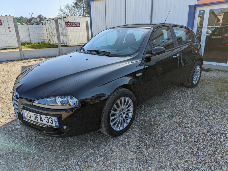 Alfa-Romeo 147  1.6 120ch Distinctive 5p