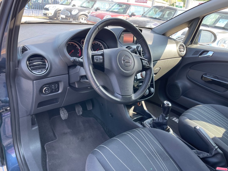 9 Opel Corsa IV1.4 Twinport Edition 5 portes
